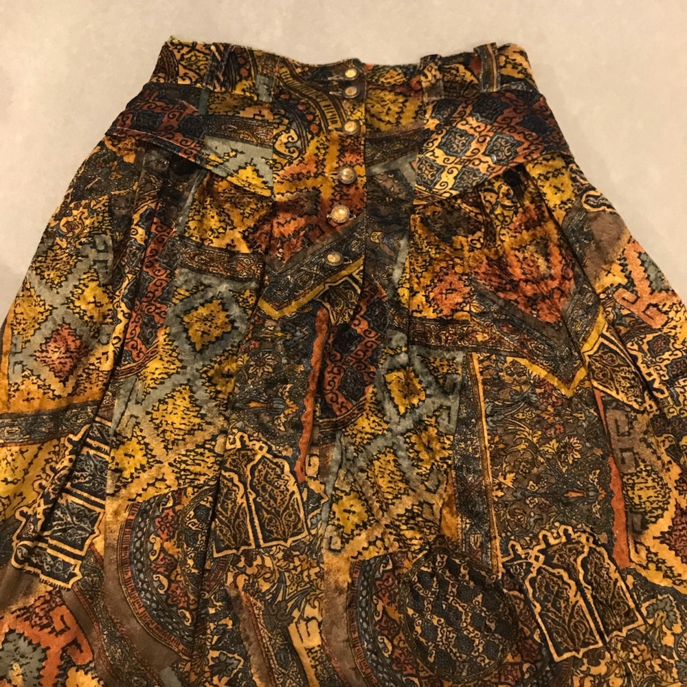 ❄️ 3/$20 ❄️Cool Vintage Skirt Velvet Print Sz 4-6!
